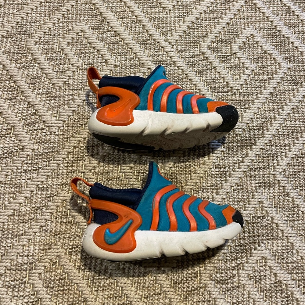 Nike Dynamo Go Toddler Shoe, Size 5C